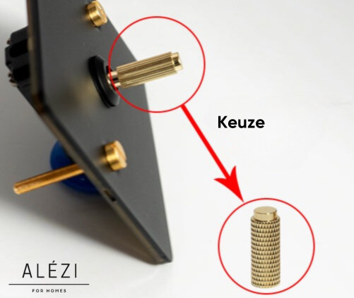 Linear collectie Mat Zwart Schakelmateriaal met Gouden Toggle