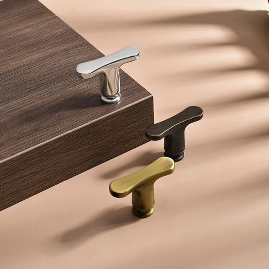 verzameling van 3 T-model meubelknopjes vlinder model