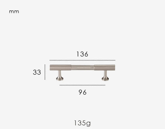 meubelgreep mat nikkel, uiteinden iets dikker en geribbeld. maten staan vermeld