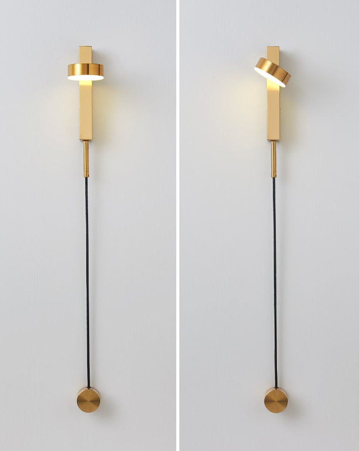 langwerpige dimbare wandlamp in messing met draaibare lamp