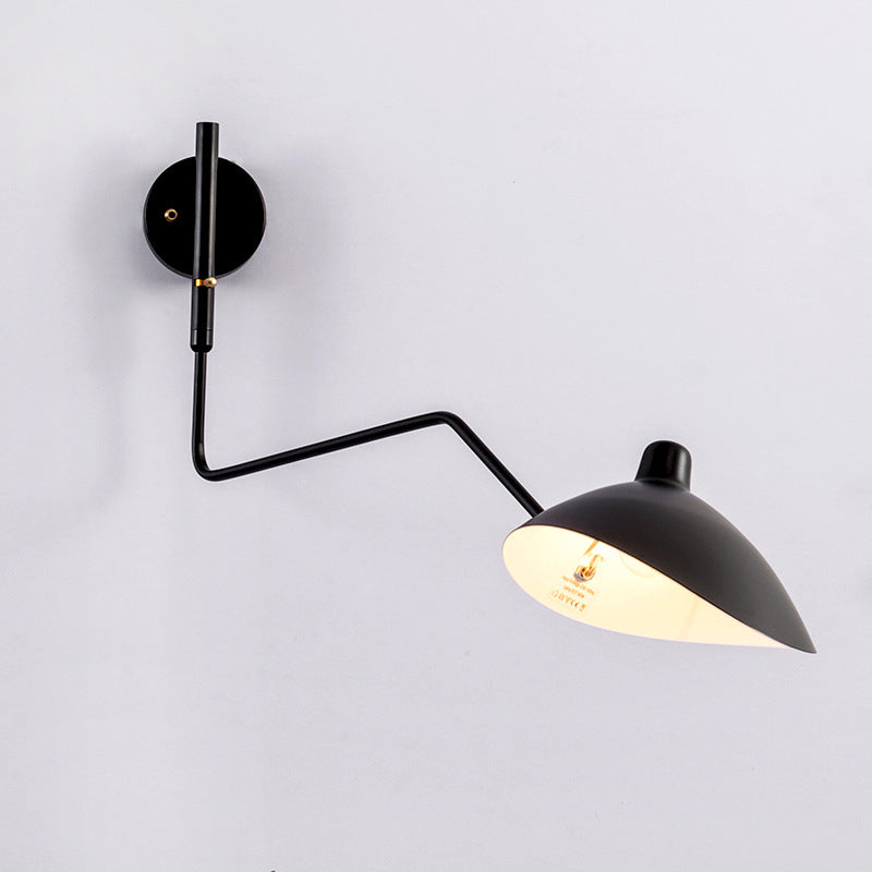 zwarte brandende moderne wandlamp met 1 slanke gebogen arm