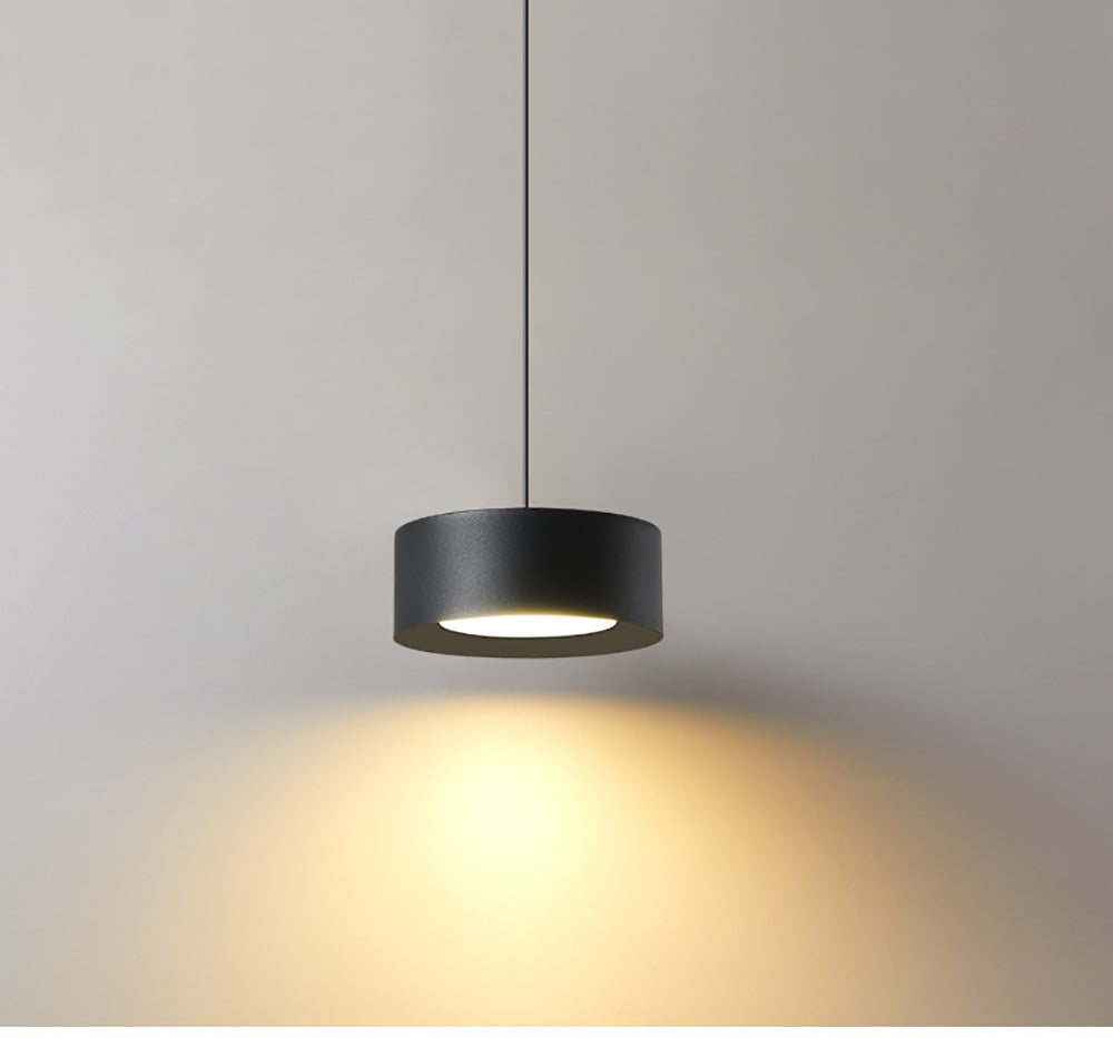 minimalistische ronde hanglamp in zwart met zwart snoer