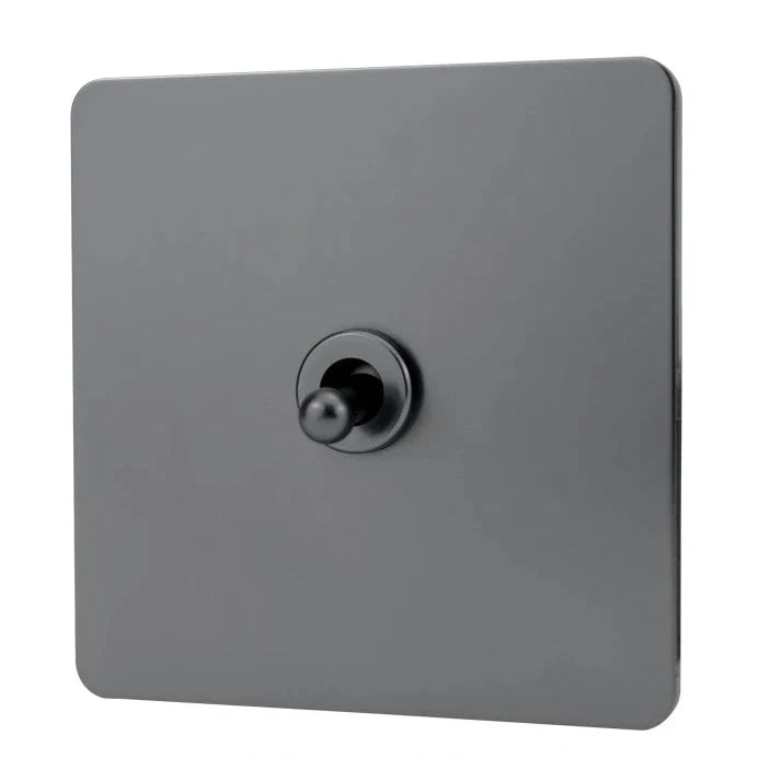 enkele klassiek vierkante metalen lichtschakelaar in gun metal
