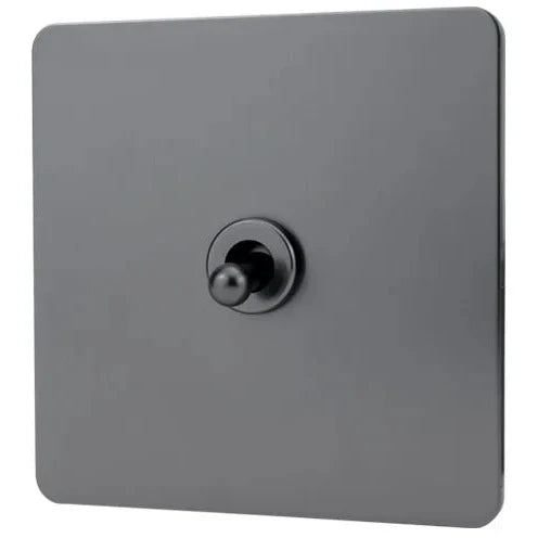enkele klassiek vierkante metalen lichtschakelaar in gun metal