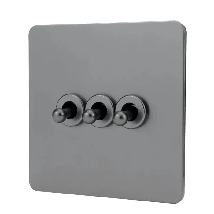 drie voudige klassiek vierkante metalen lichtschakelaar in gun metal