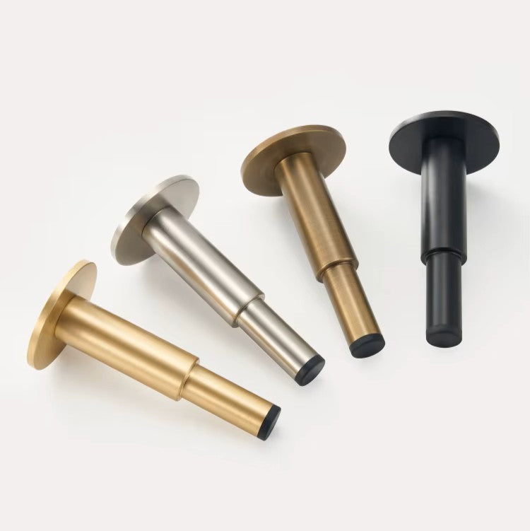 4 kleuren deurstopper liggend op een witte ondergrond