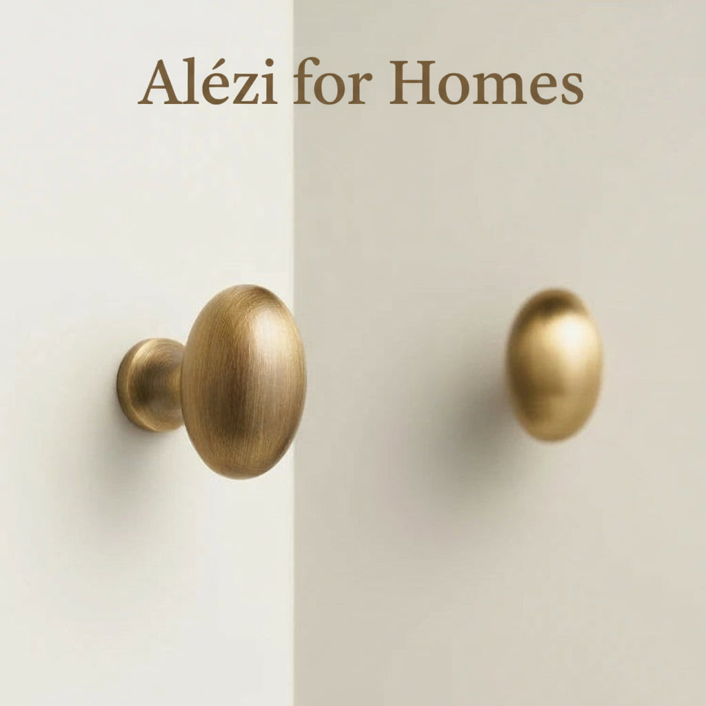 ei vormige meubelknop brons op een witte ondergrond