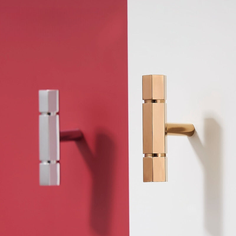 6 hoekige meubelknop op 1 slank voetje