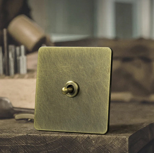 Vintage Brons Schakelmateriaal