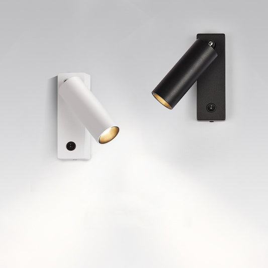 witte en zwarte wandspot op een witte wand